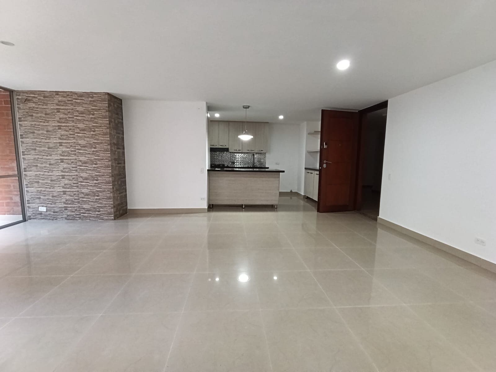Apartamento en arriendo en Loma de las Brujas, Envigado — foto 1 de 15
