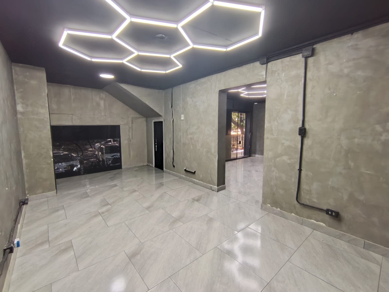 Local en arriendo en La Castellana, Laureles, Medellín — foto 1 de 8