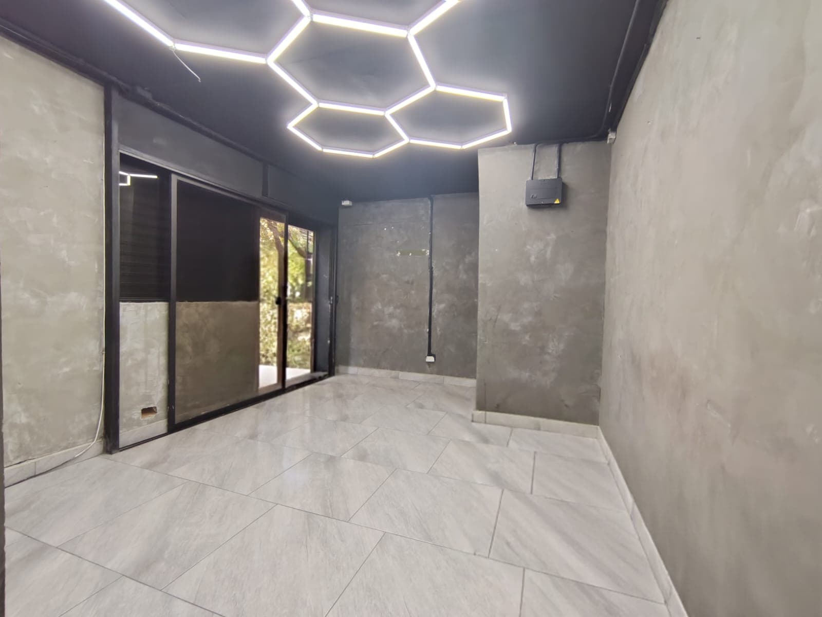 Local en arriendo en La Castellana, Laureles, Medellín — foto 2 de 8