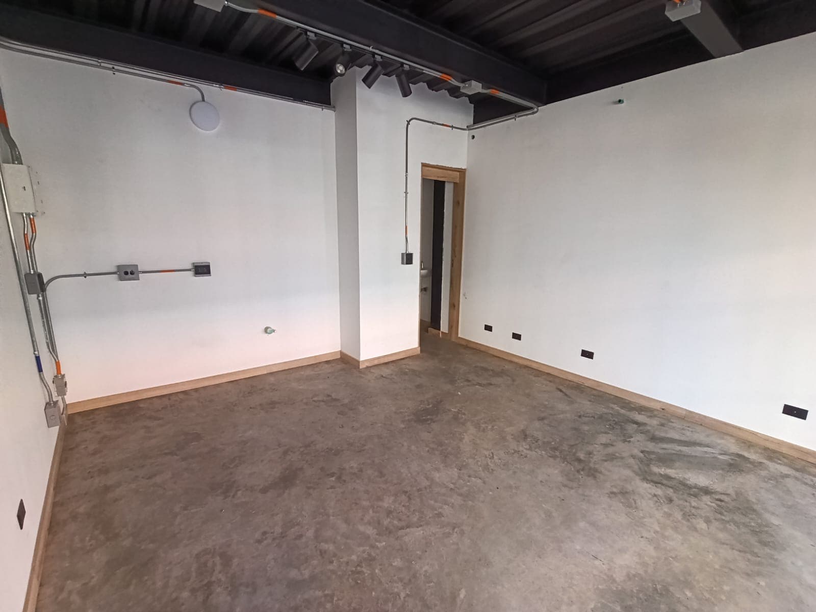 Local en arriendo en Lorena, Laureles, Medellín — foto 4 de 10