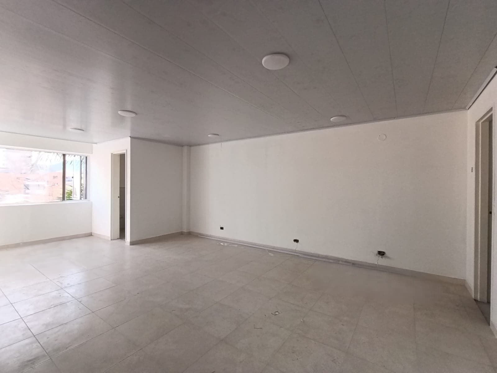 Oficina en arriendo en Parque de Envigado — foto 2 de 8
