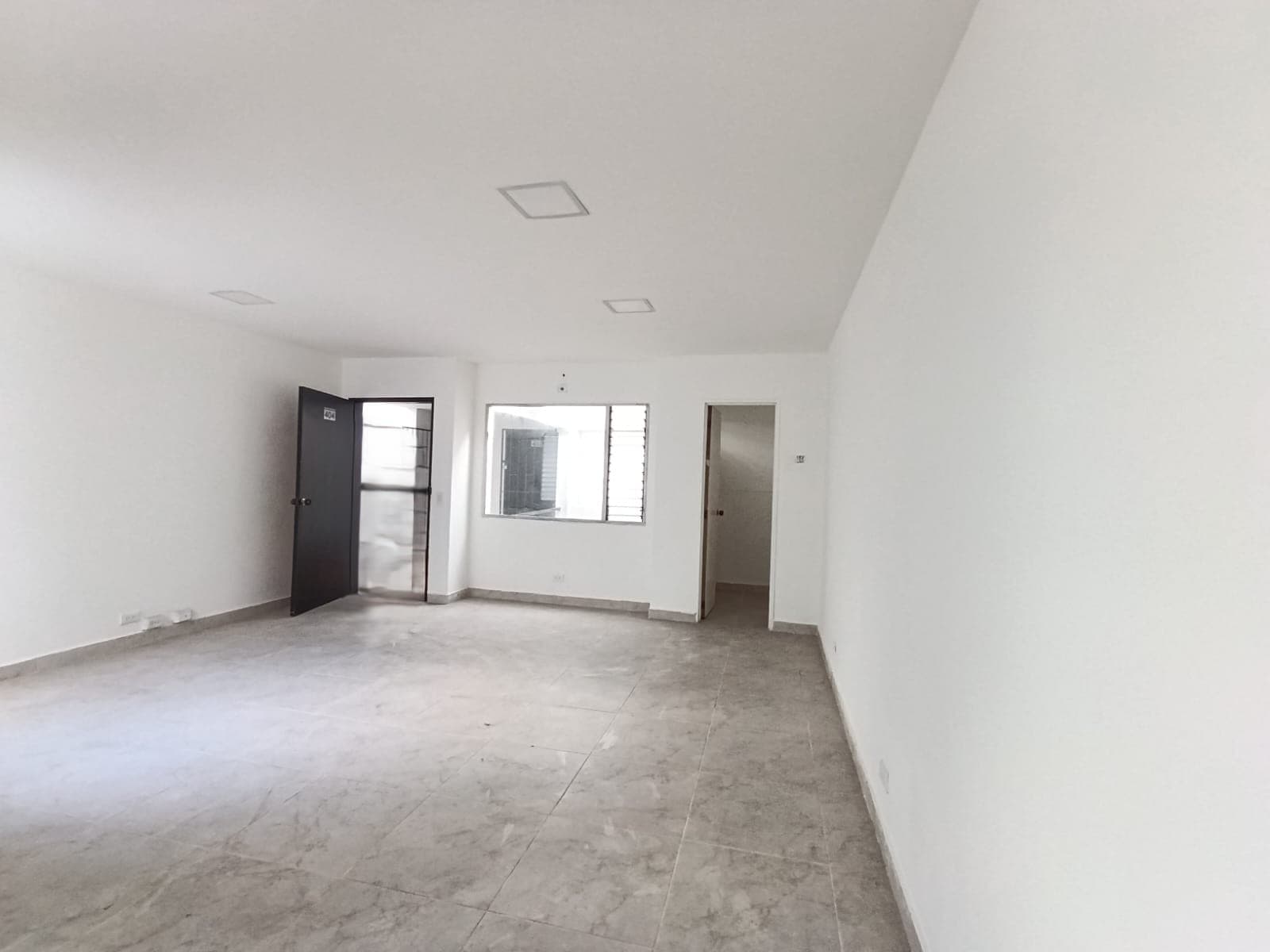 Oficina en arriendo en Parque de Envigado — foto 2 de 8