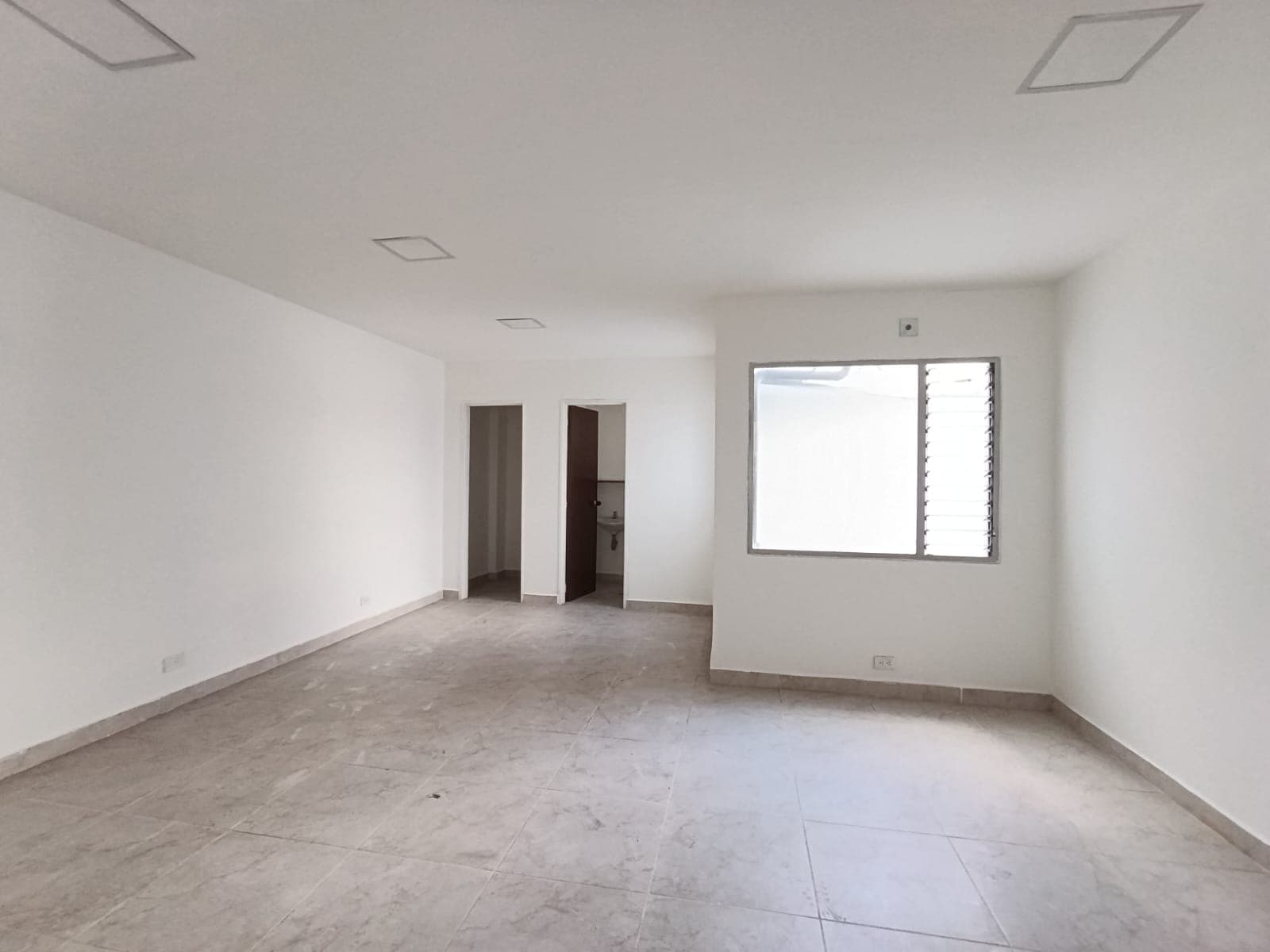 Oficina en arriendo en Parque de Envigado — foto 3 de 8