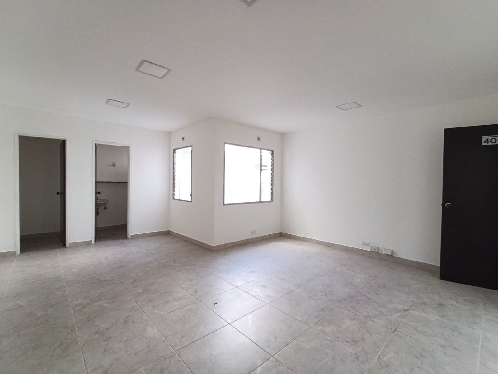 Oficina en arriendo en Parque de Envigado — foto 4 de 8