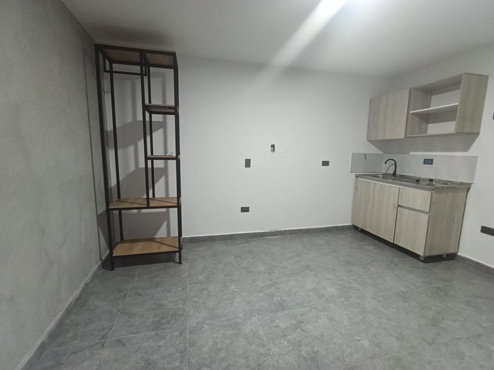 Apartaestudio en arriendo en El Dorado Envigado — foto 1 de 18