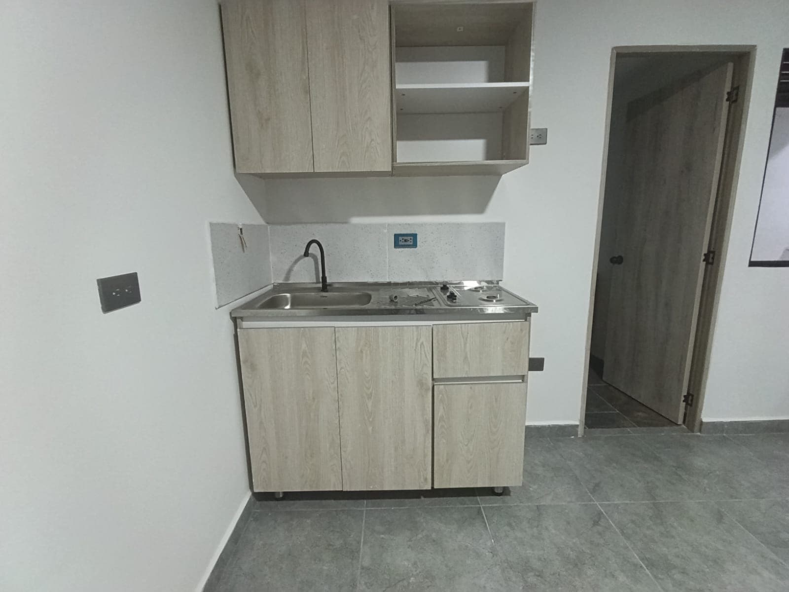 Apartaestudio en arriendo en El Dorado Envigado — foto 5 de 18