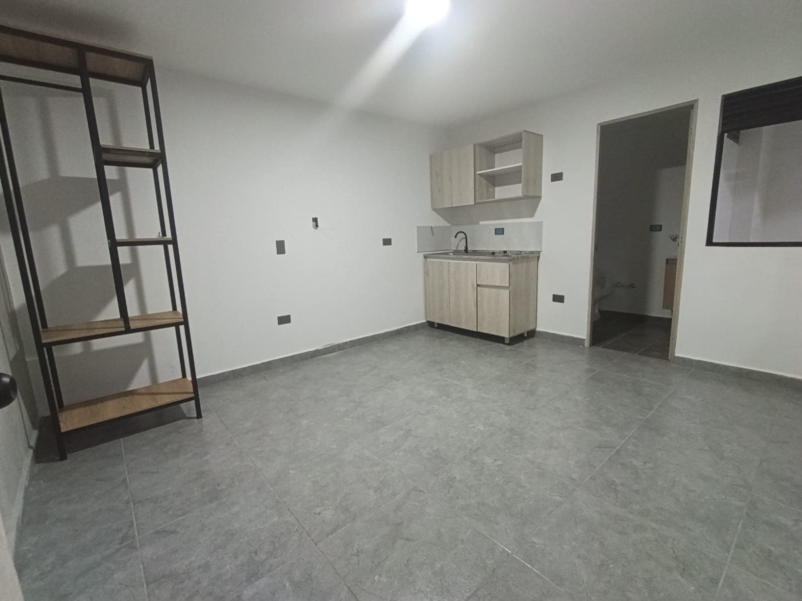 Apartaestudio en arriendo en El Dorado Envigado — foto 1 de 12