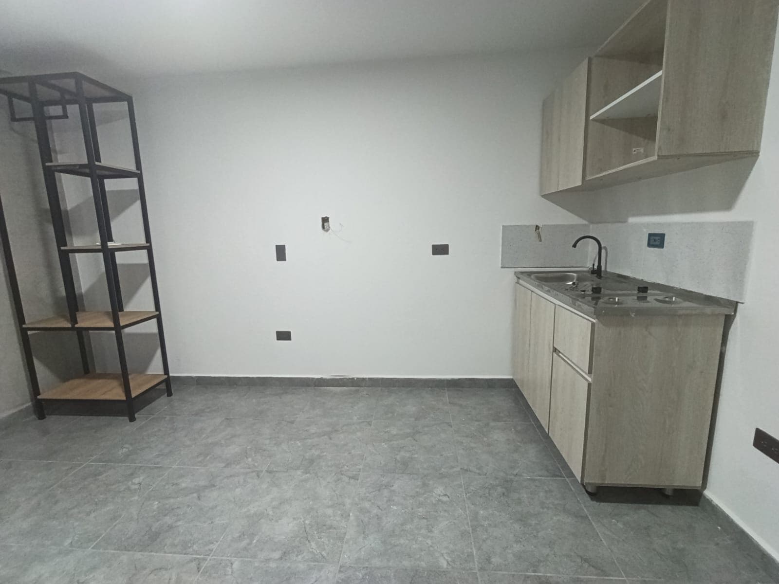 Apartaestudio en arriendo en El Dorado Envigado — foto 1 de 12