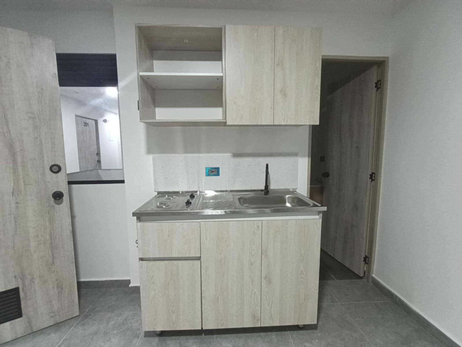 Apartaestudio en arriendo en El Dorado Envigado — foto 1 de 10