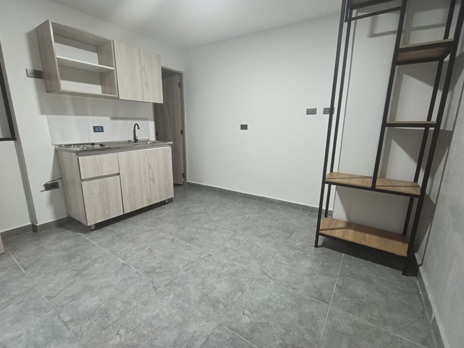Apartaestudio en arriendo en El Dorado Envigado — foto 2 de 10