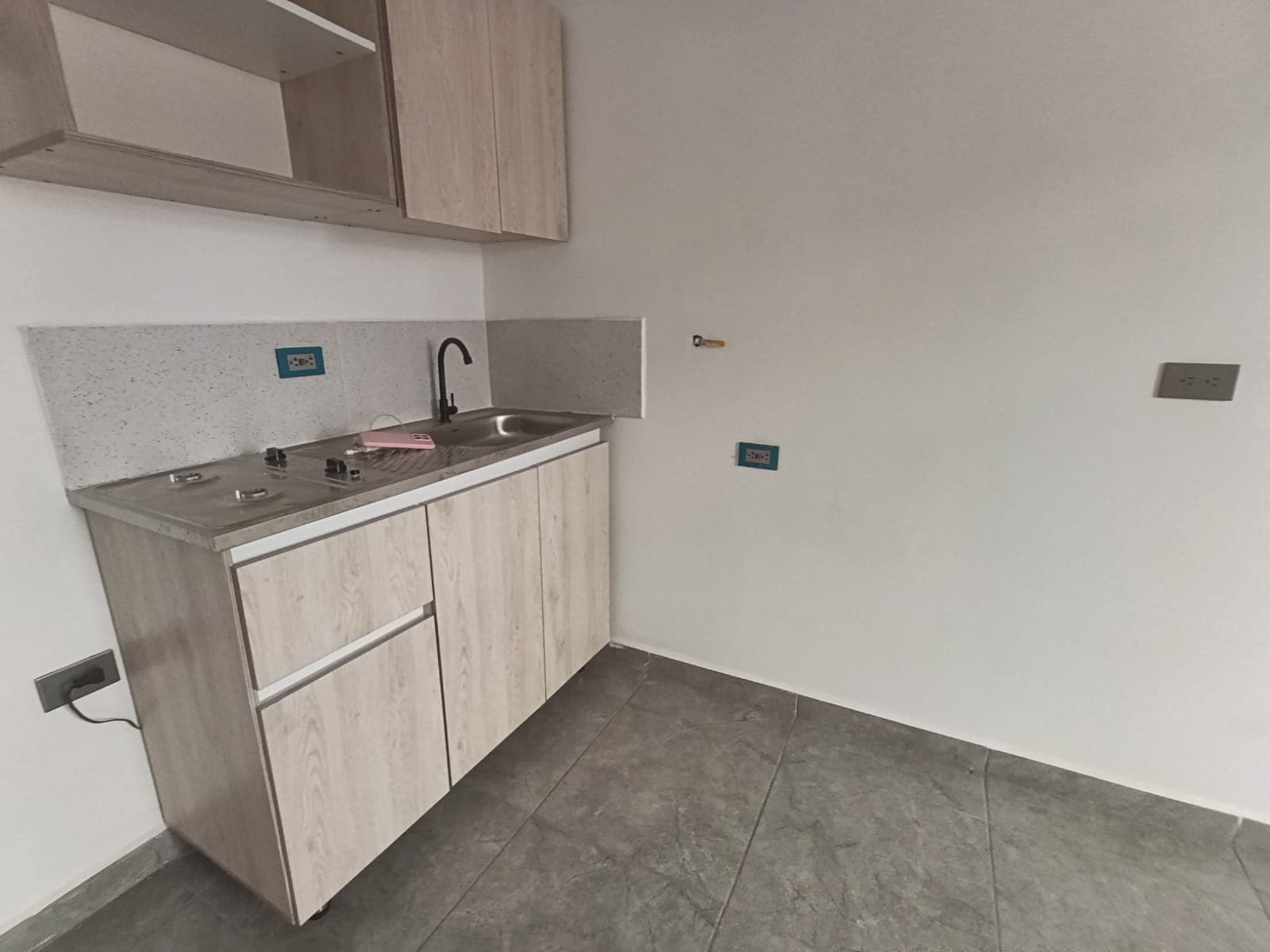 Apartaestudio en arriendo en El Dorado Envigado — foto 1 de 12