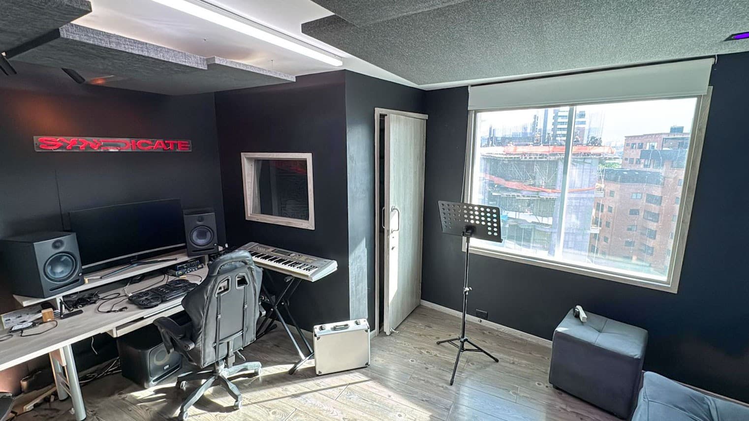 Oficina en arriendo en Aguacatala, El Poblado, Medellín — foto 3 de 8