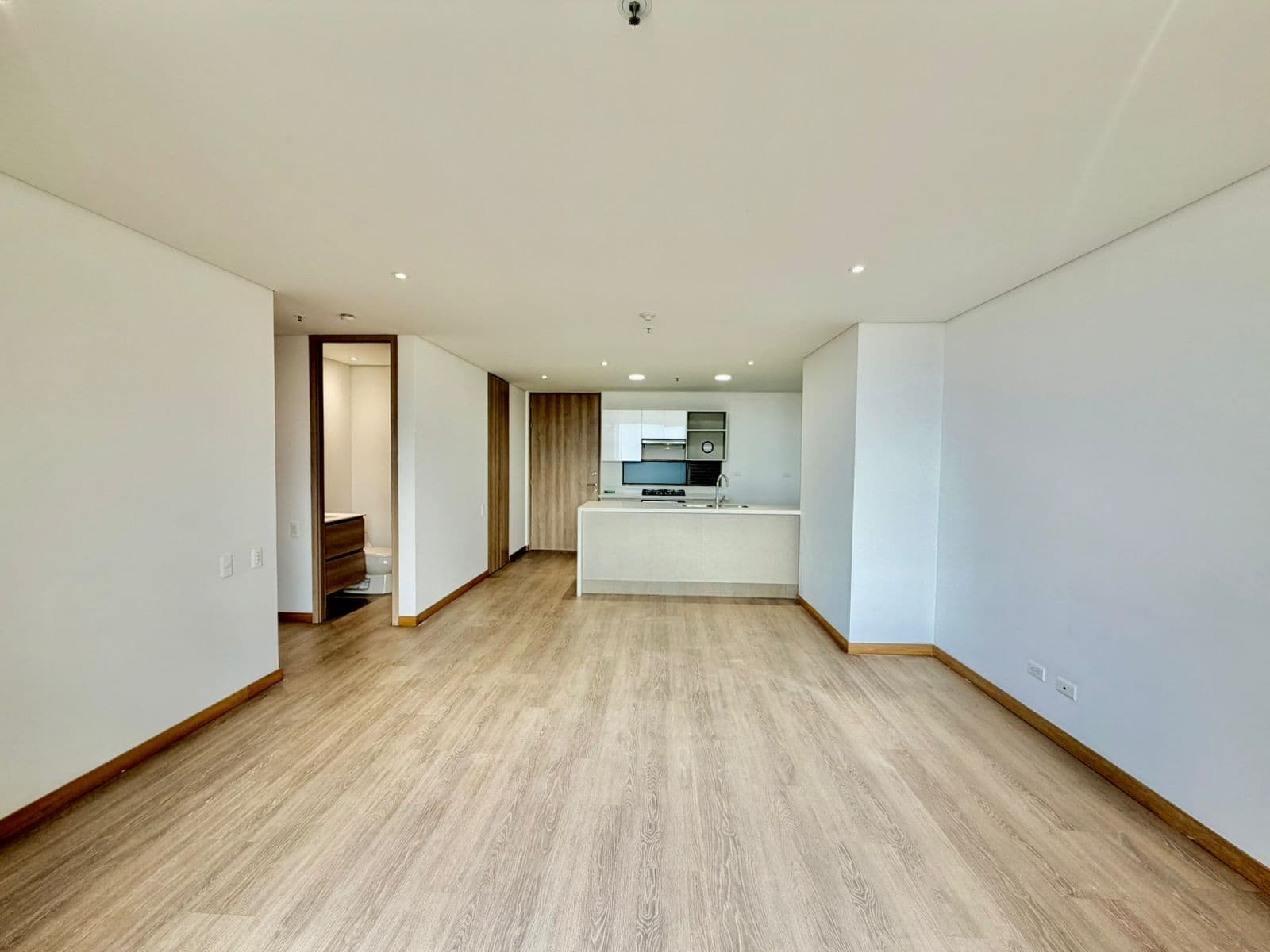 Apartamento en arriendo en Los Balsos, El Poblado, Medellín — foto 2 de 20