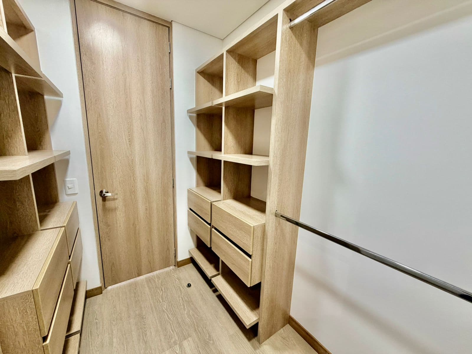 Apartamento en arriendo en Los Balsos, El Poblado, Medellín — foto 3 de 20