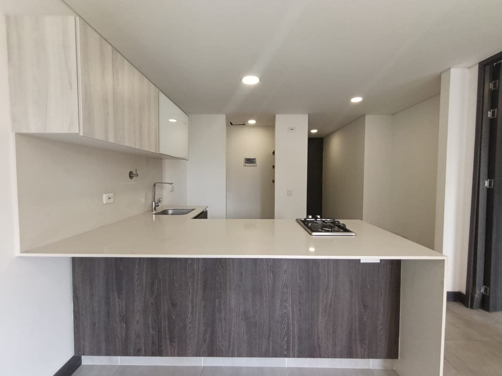 Apartamento en arriendo en Ciudad del Rio, El Poblado, Medellín — foto 3 de 14
