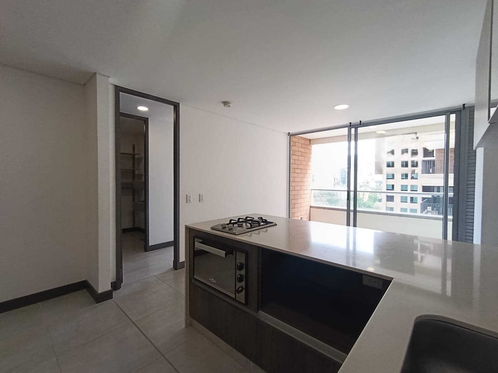 Apartamento en arriendo en Ciudad del Rio, El Poblado, Medellín — foto 4 de 14