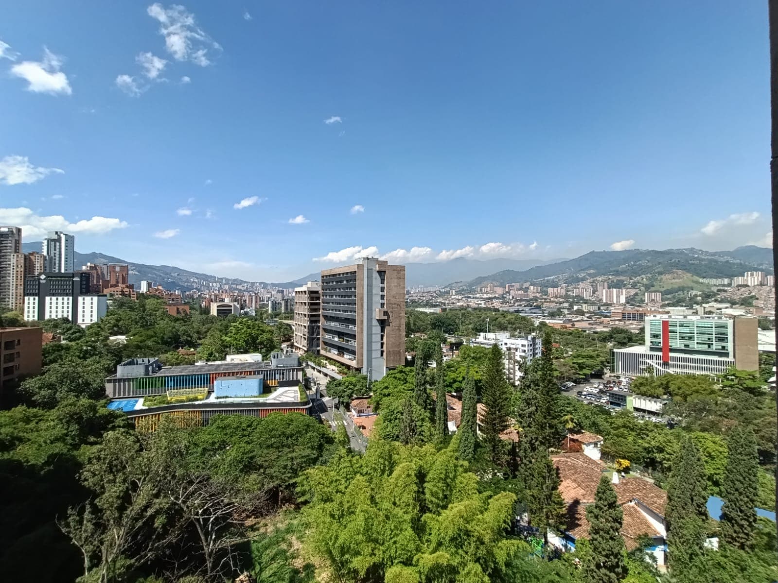 Apartamento en arriendo en Aguacatala, El Poblado, Medellín — foto 1 de 9