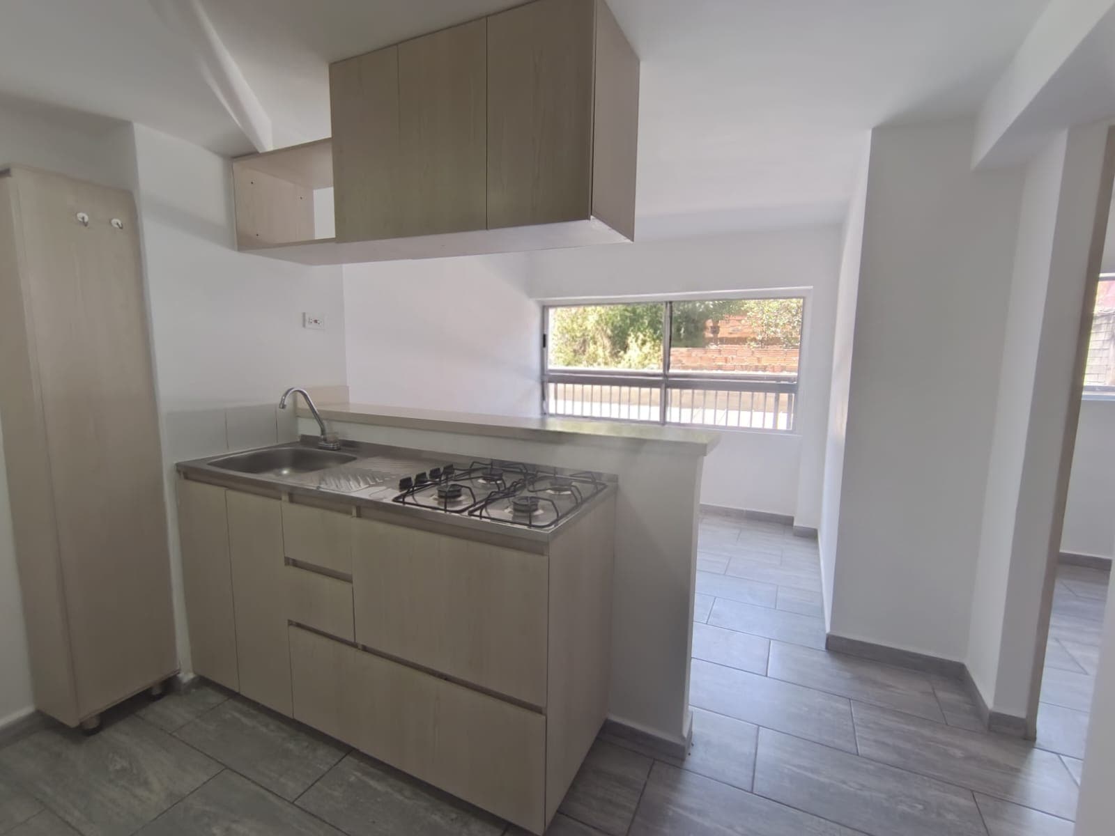 Apartamento en arriendo en Barrio Cristóbal, La America, Medellín — foto 1 de 10