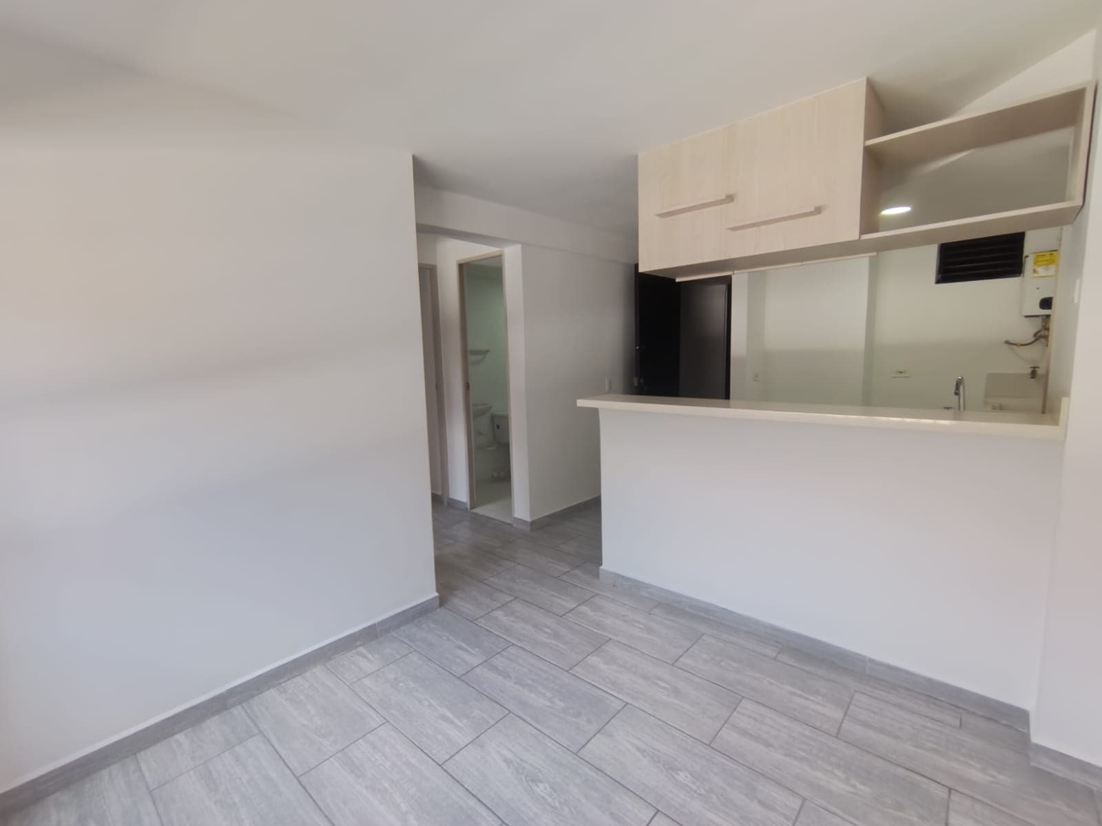 Apartamento en arriendo en Barrio Cristóbal, La America, Medellín — foto 3 de 10