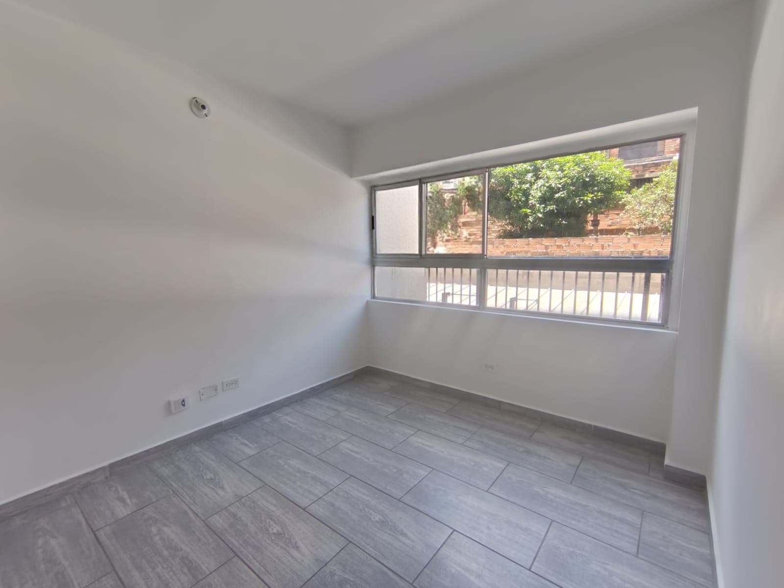 Apartamento en arriendo en Barrio Cristóbal, La America, Medellín — foto 4 de 10