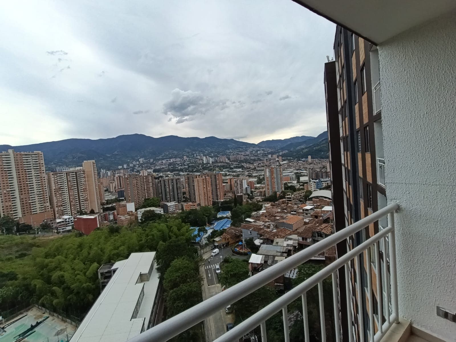 Apartamento en arriendo en Alto de las Flores, Envigado — foto 1 de 20