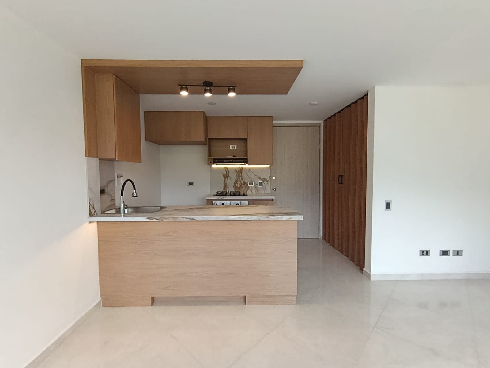 Apartamento en arriendo en Holanda, Sabaneta — foto 1 de 17
