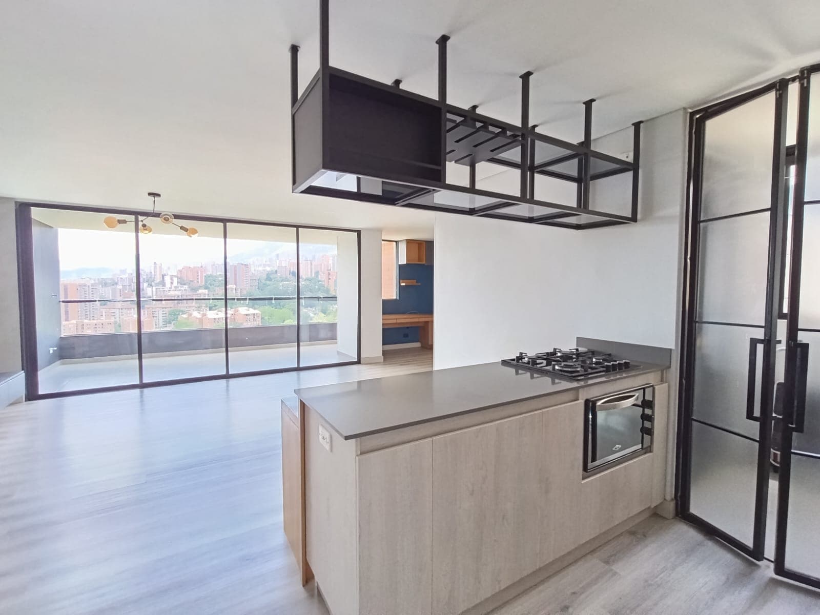 Apartamento en arriendo en Loma de las Brujas, Envigado — foto 1 de 19