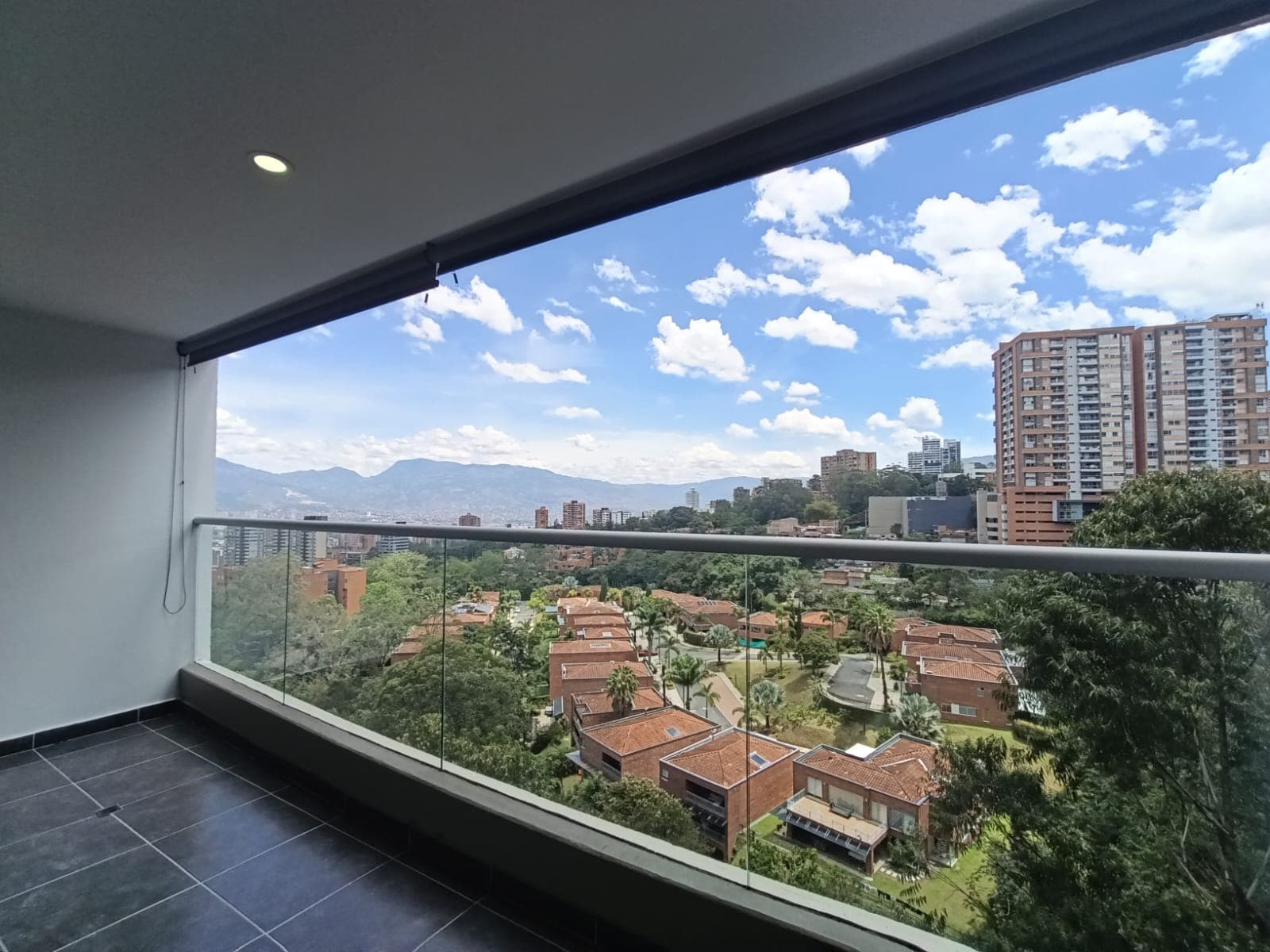 Apartamento en arriendo en Loma del Esmeraldal, Envigado — foto 2 de 17