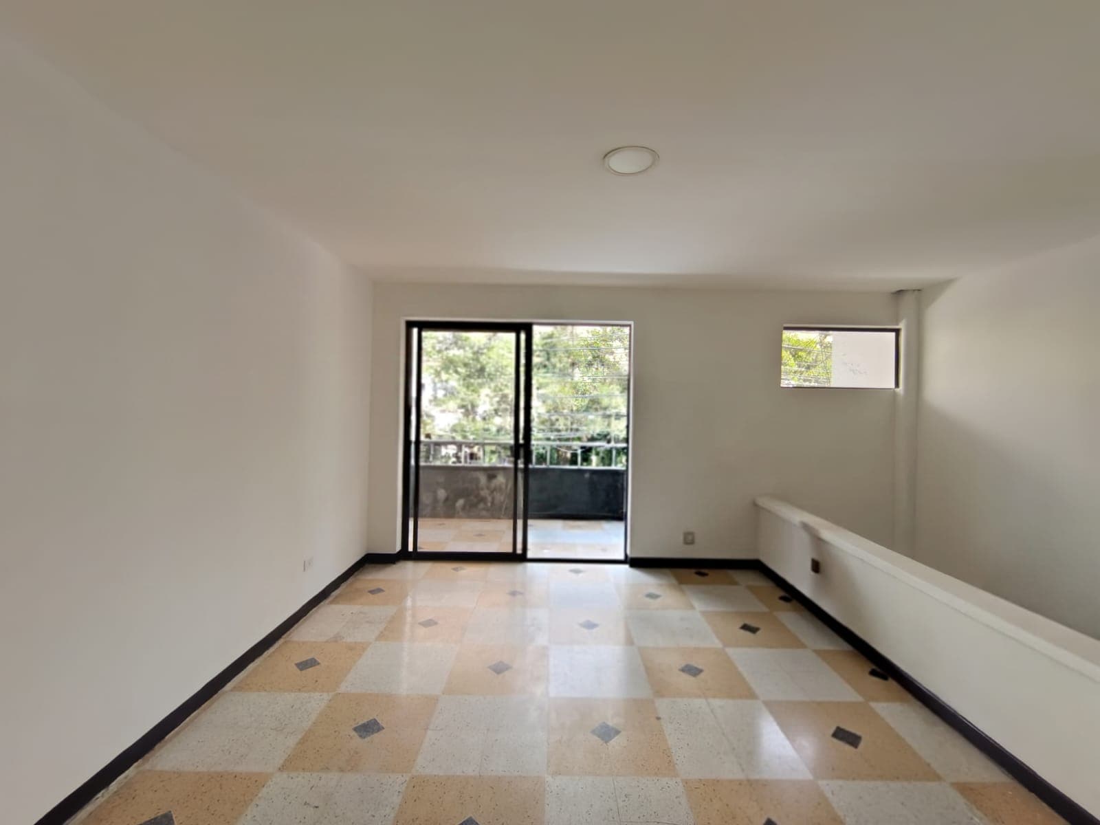 Casa Comercial en arriendo en Conquistadores, Laureles, Medellín — foto 2 de 20
