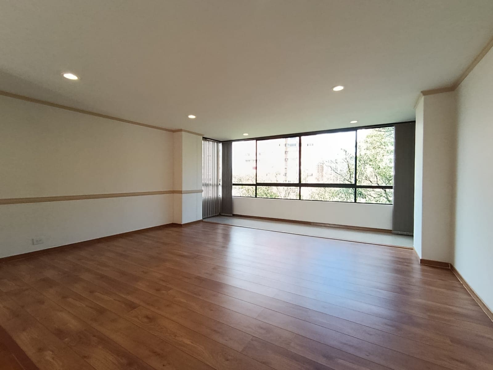 Apartamento en arriendo en La Visitacion Los Gonzalez, El Poblado, Medellín — foto 1 de 17