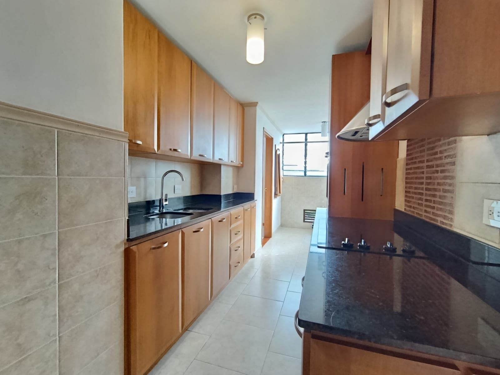 Apartamento en arriendo en La Visitacion Los Gonzalez, El Poblado, Medellín — foto 2 de 17