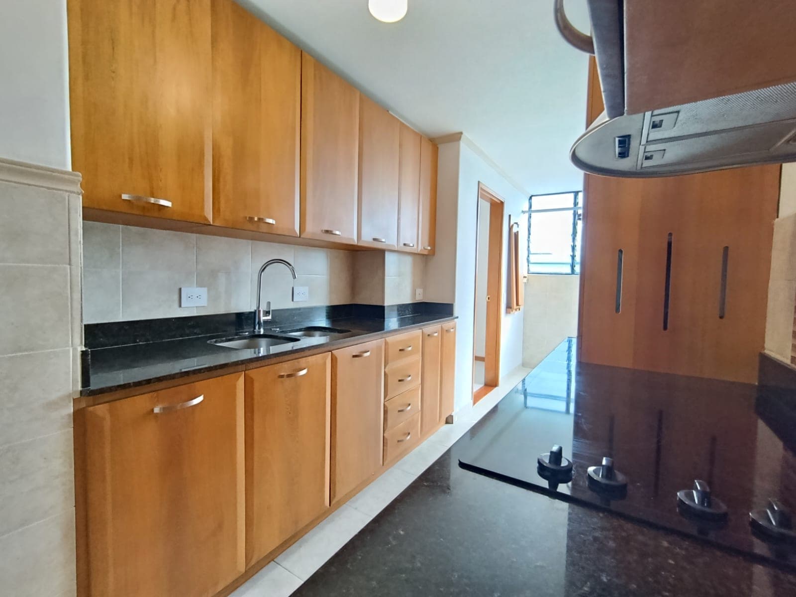 Apartamento en arriendo en La Visitacion Los Gonzalez, El Poblado, Medellín — foto 3 de 17