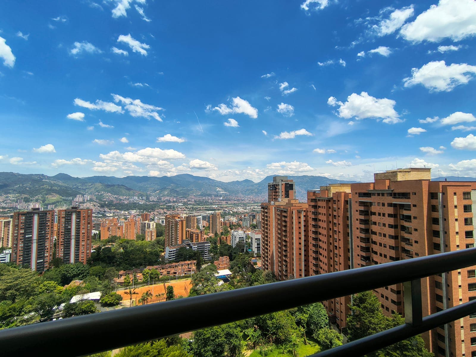 Apartamento en arriendo en Los Balsos, El Poblado, Medellín — foto 1 de 12