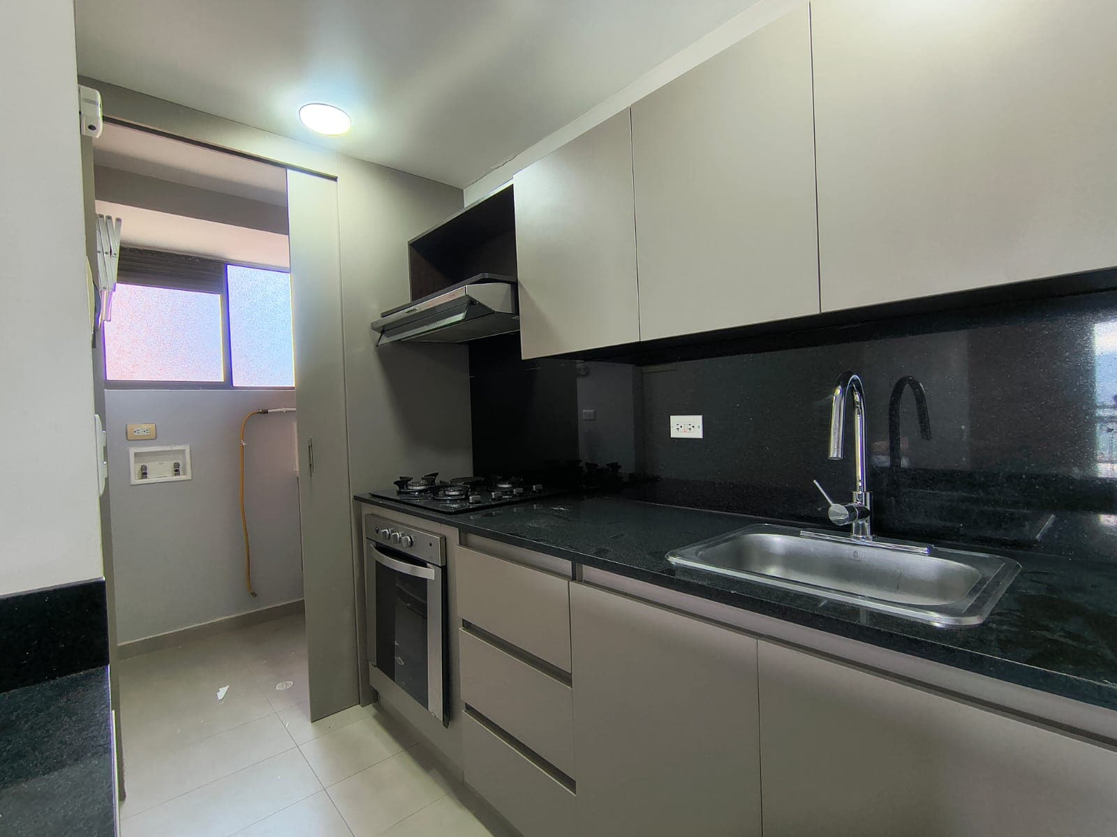 Apartamento en arriendo en Los Balsos, El Poblado, Medellín — foto 4 de 12