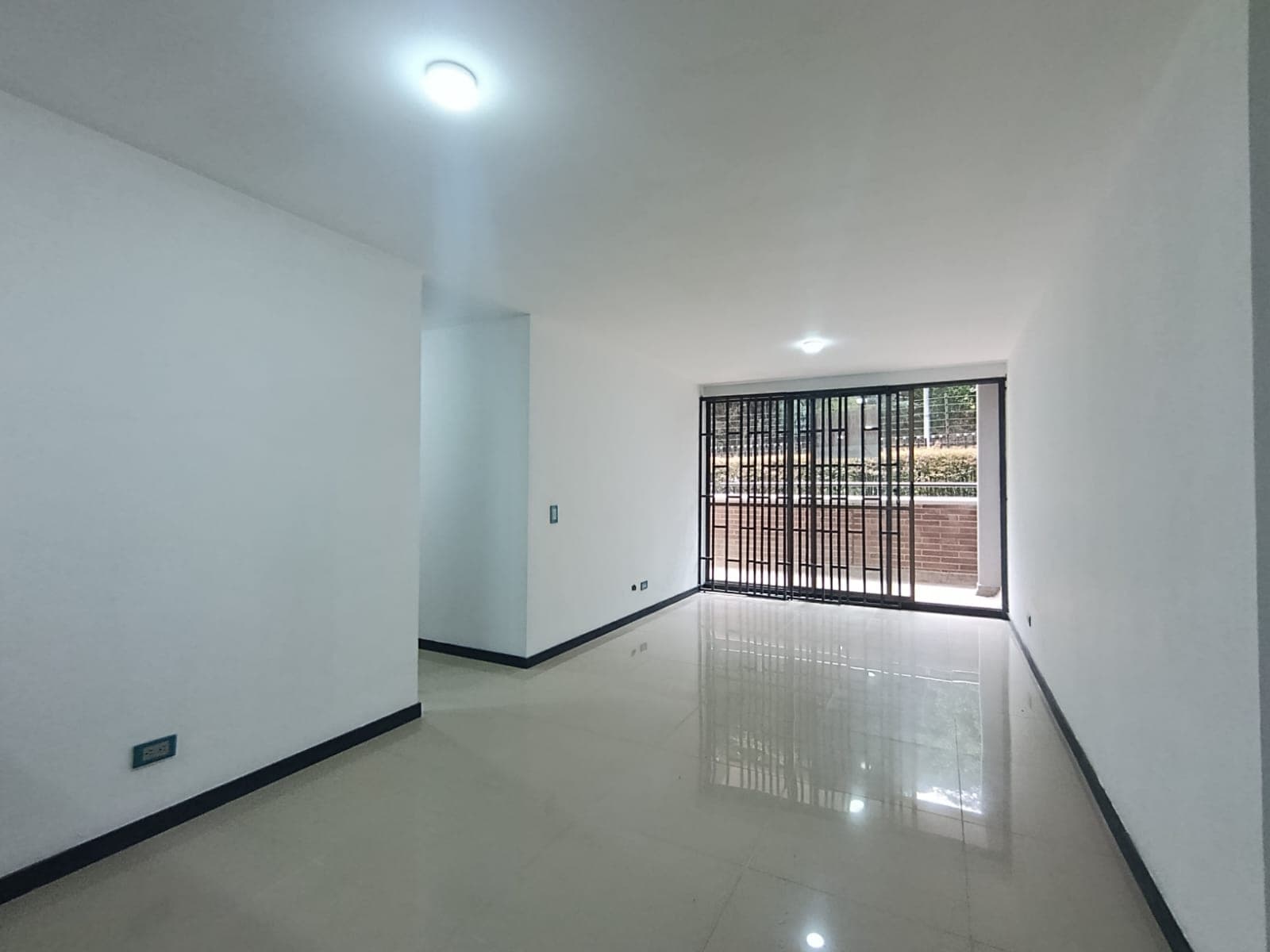 Apartamento en arriendo en Los Balsos, El Poblado, Medellín — foto 1 de 14