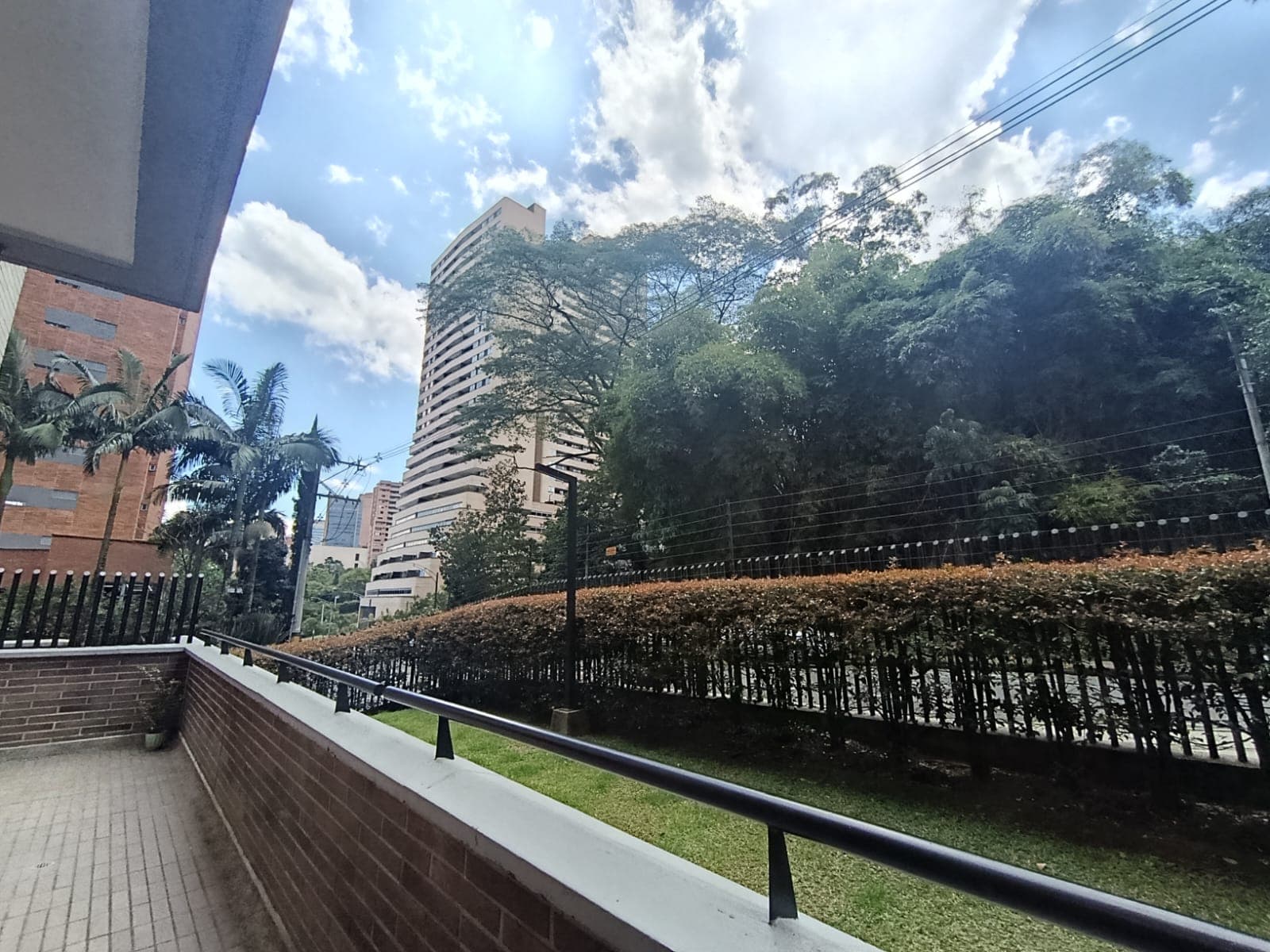 Apartamento en arriendo en Los Balsos, El Poblado, Medellín — foto 2 de 14