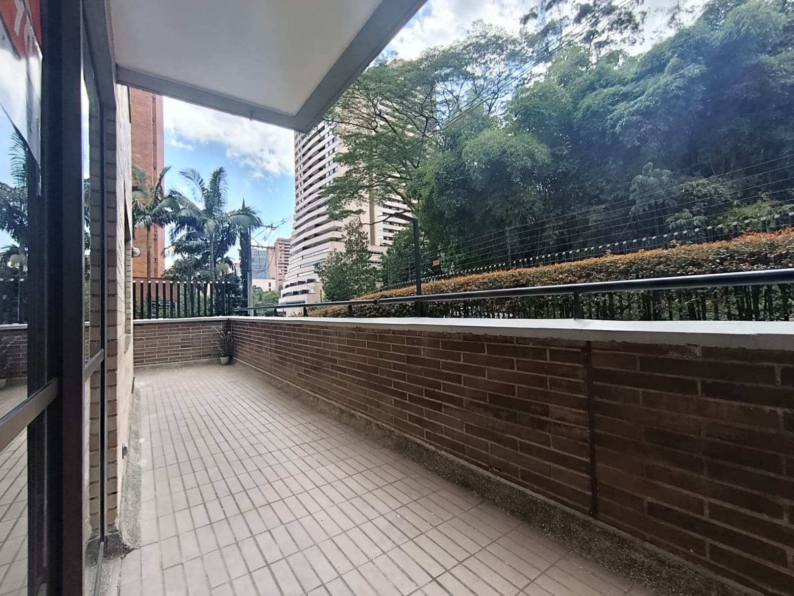 Apartamento en arriendo en Los Balsos, El Poblado, Medellín — foto 3 de 14