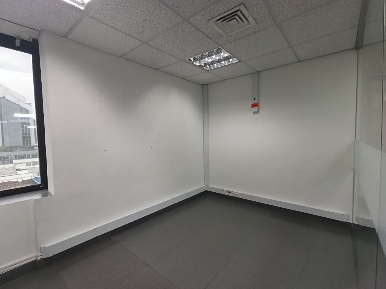 Oficina en arriendo en Santa María de los Ángeles, El Poblado, Medellín — foto 4 de 17