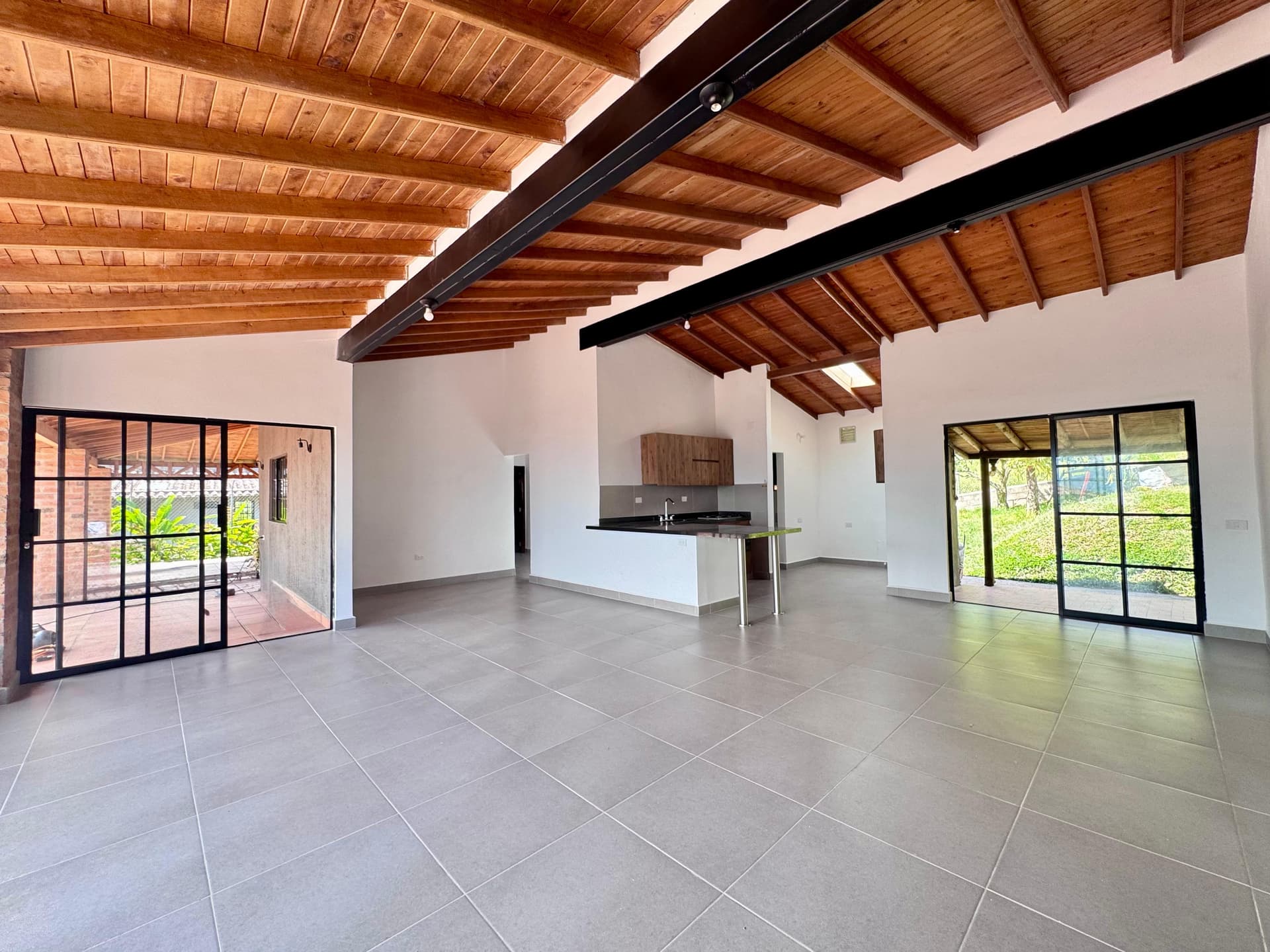 Casa Campestre en arriendo en La Mina, Envigado — foto 1 de 20