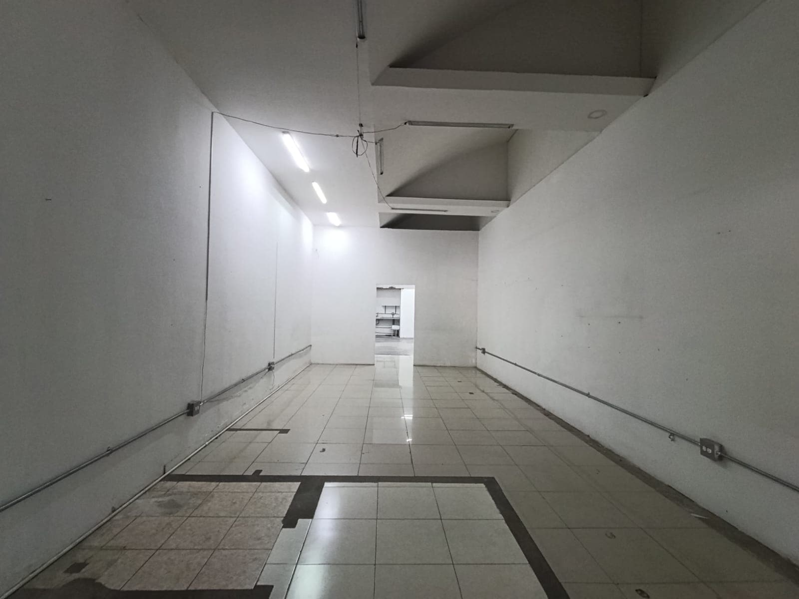 Local en arriendo en San Diego, El Poblado, Medellín — foto 5 de 18