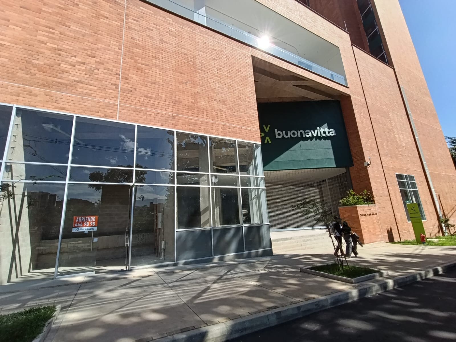 Local en arriendo en Los Pinos, La America, Medellín — foto 1 de 12