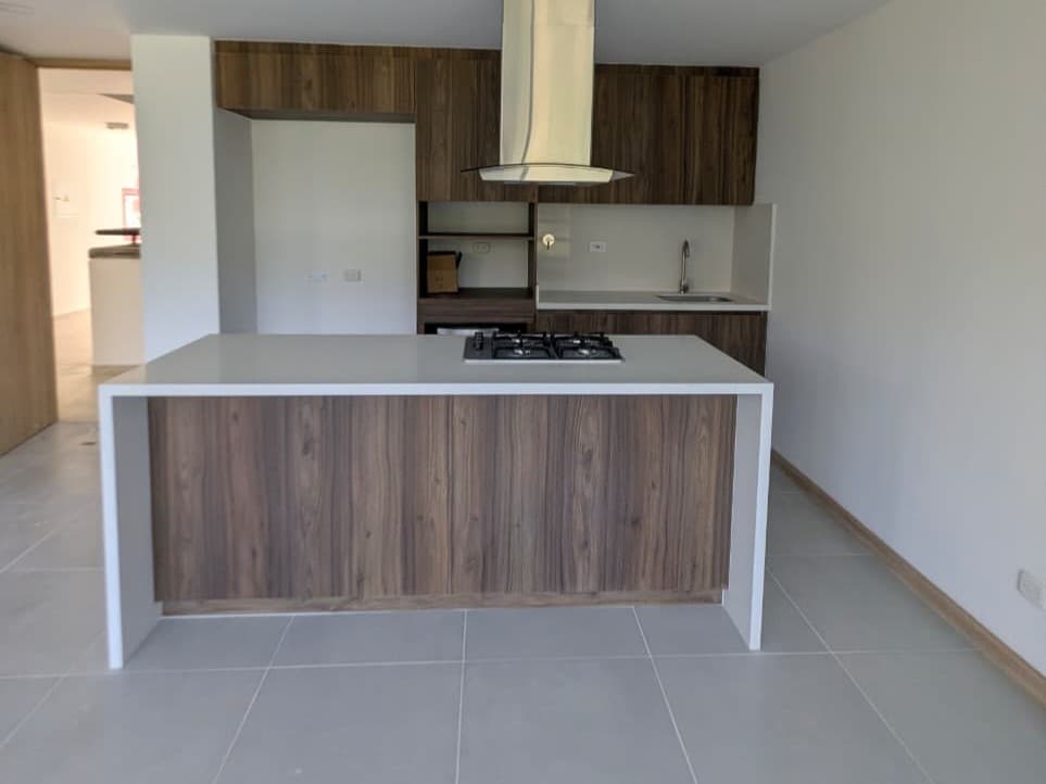 Apartamento en arriendo en Loma San José Sabaneta — foto 1 de 10