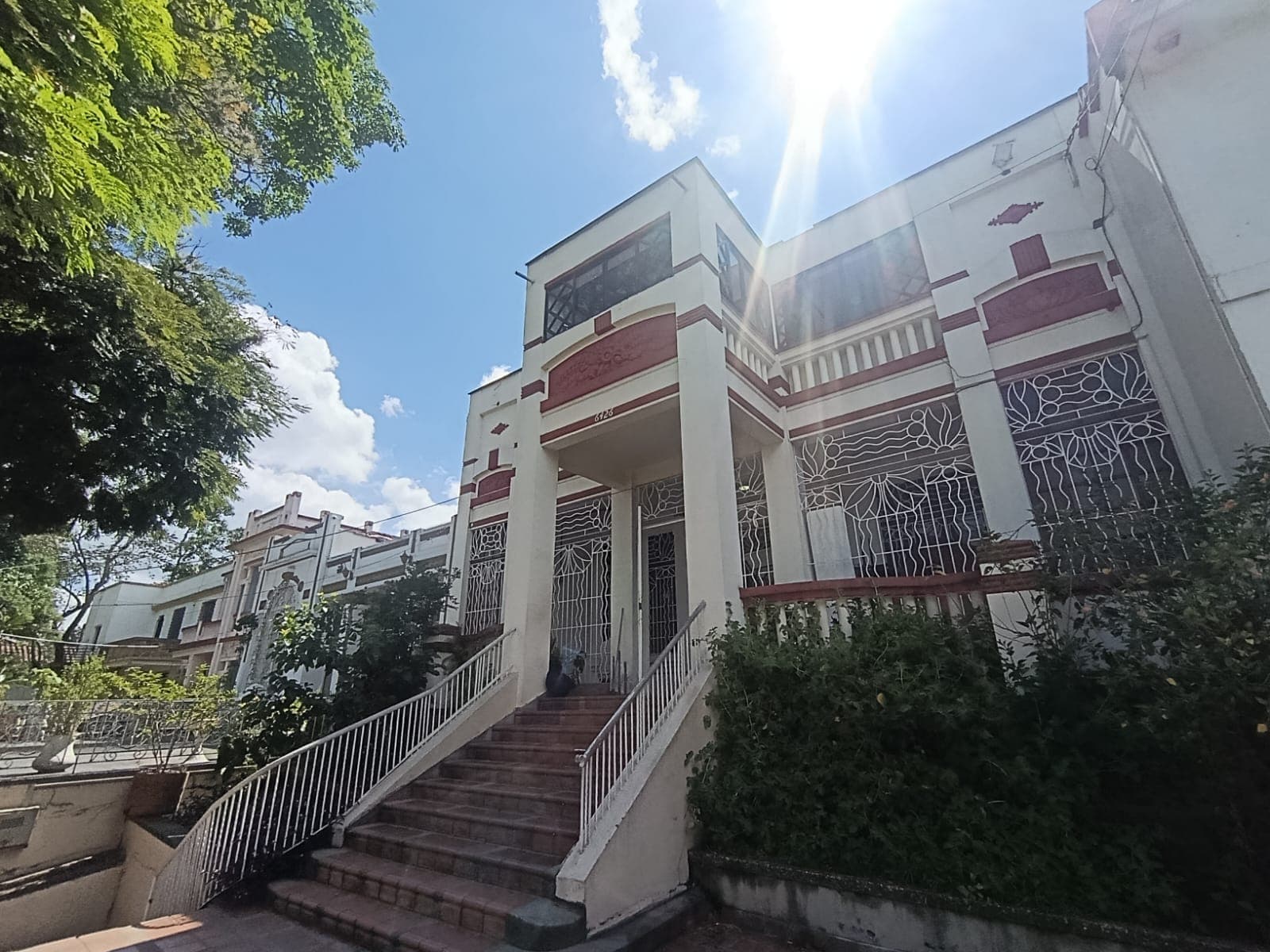 Casa Comercial en arriendo en Prado Medellín, Centro — foto 1 de 20