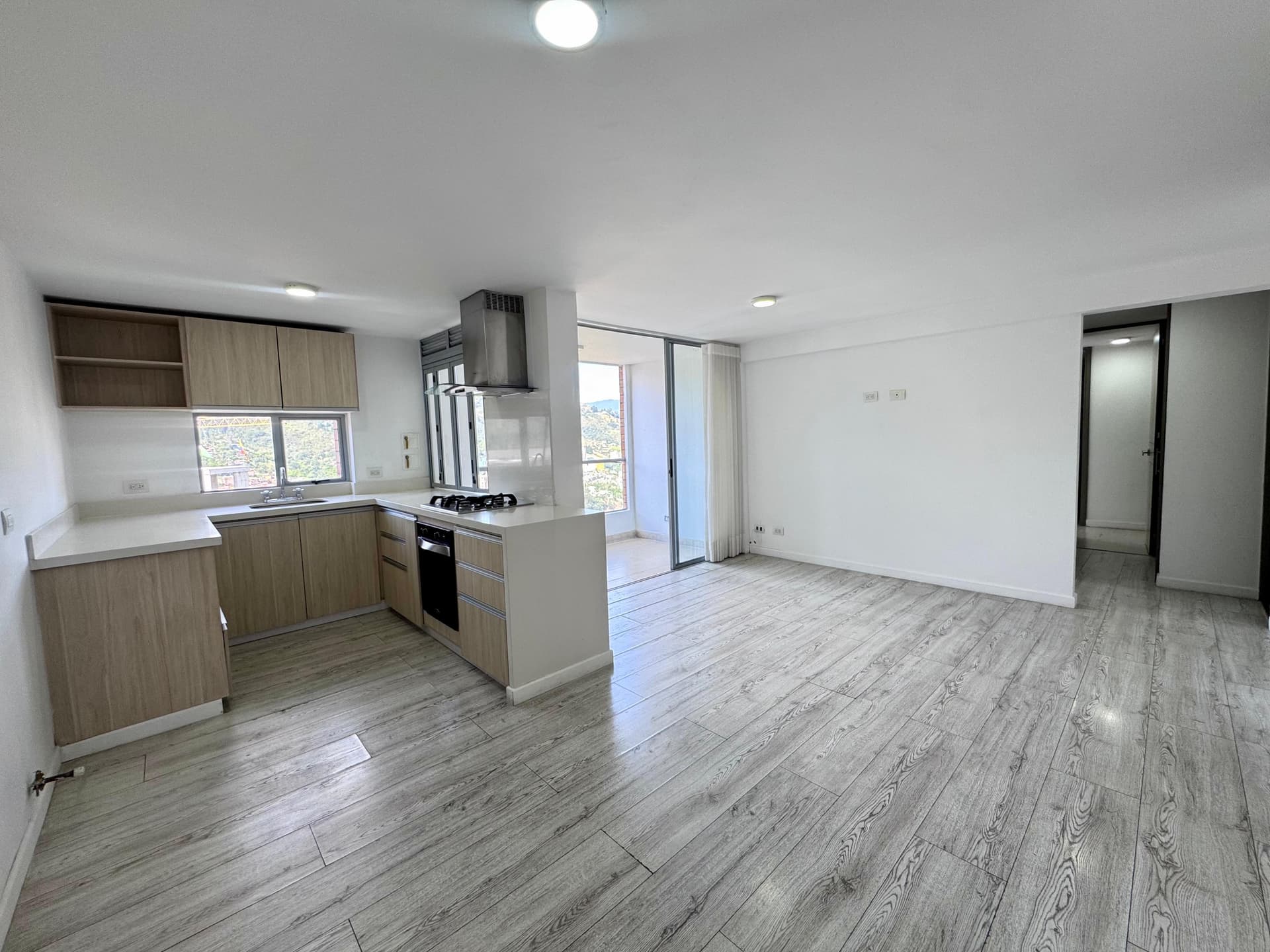 Apartamento en arriendo en Loma de las Brujas, Envigado — foto 1 de 14