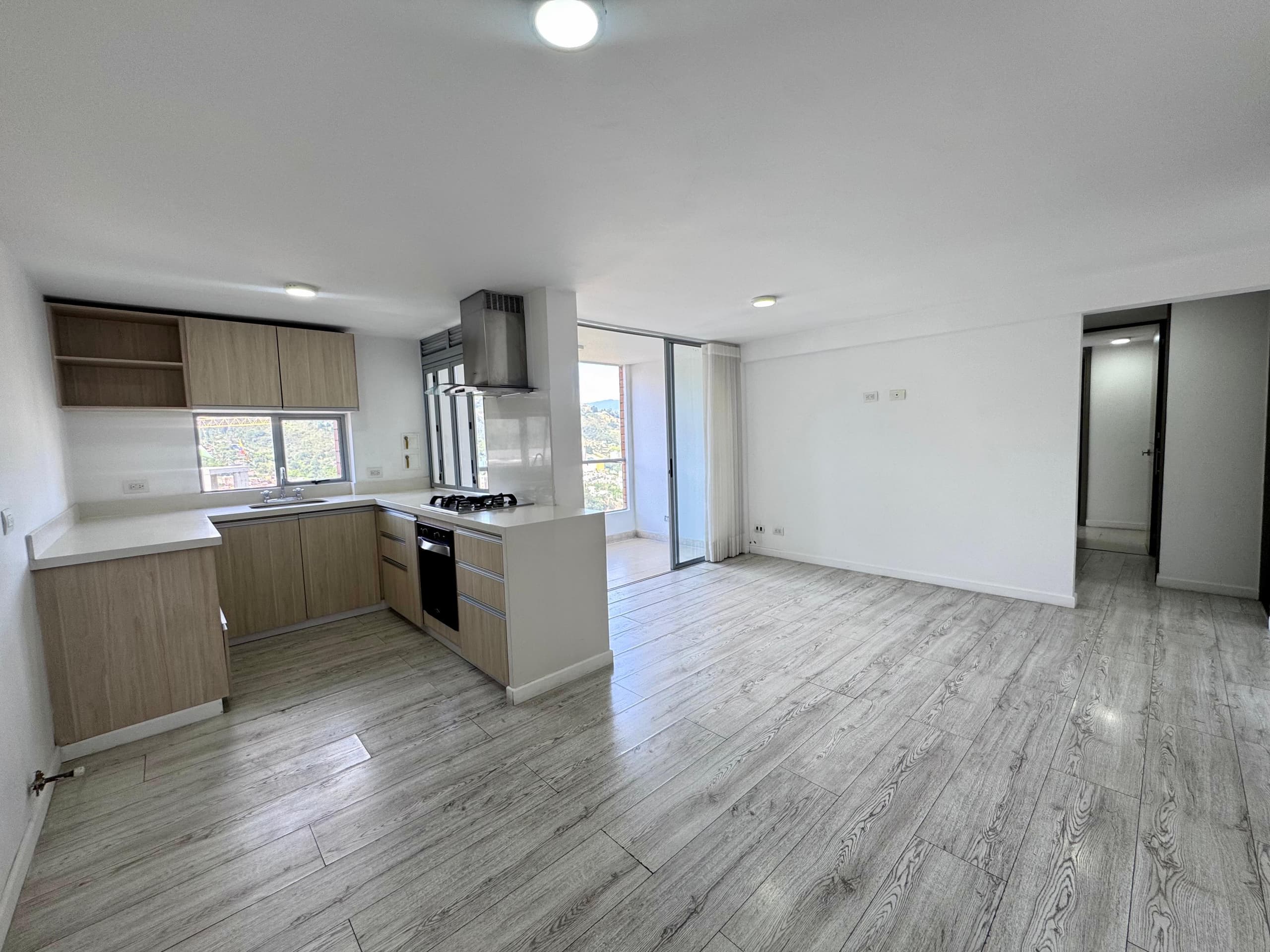 Apartamento en arriendo en Loma de las Brujas, Envigado — foto 1 de 14