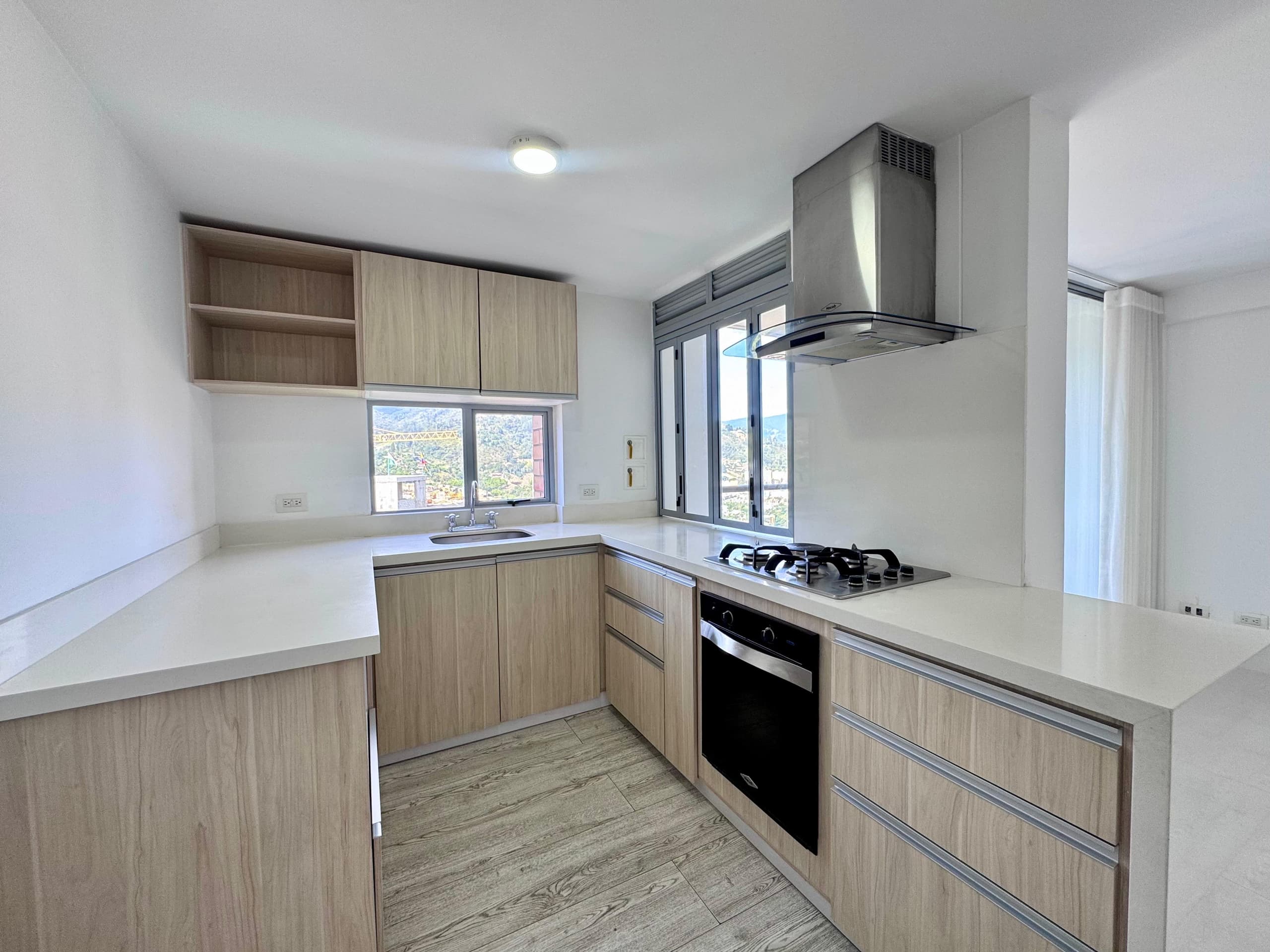 Apartamento en arriendo en Loma de las Brujas, Envigado — foto 3 de 14