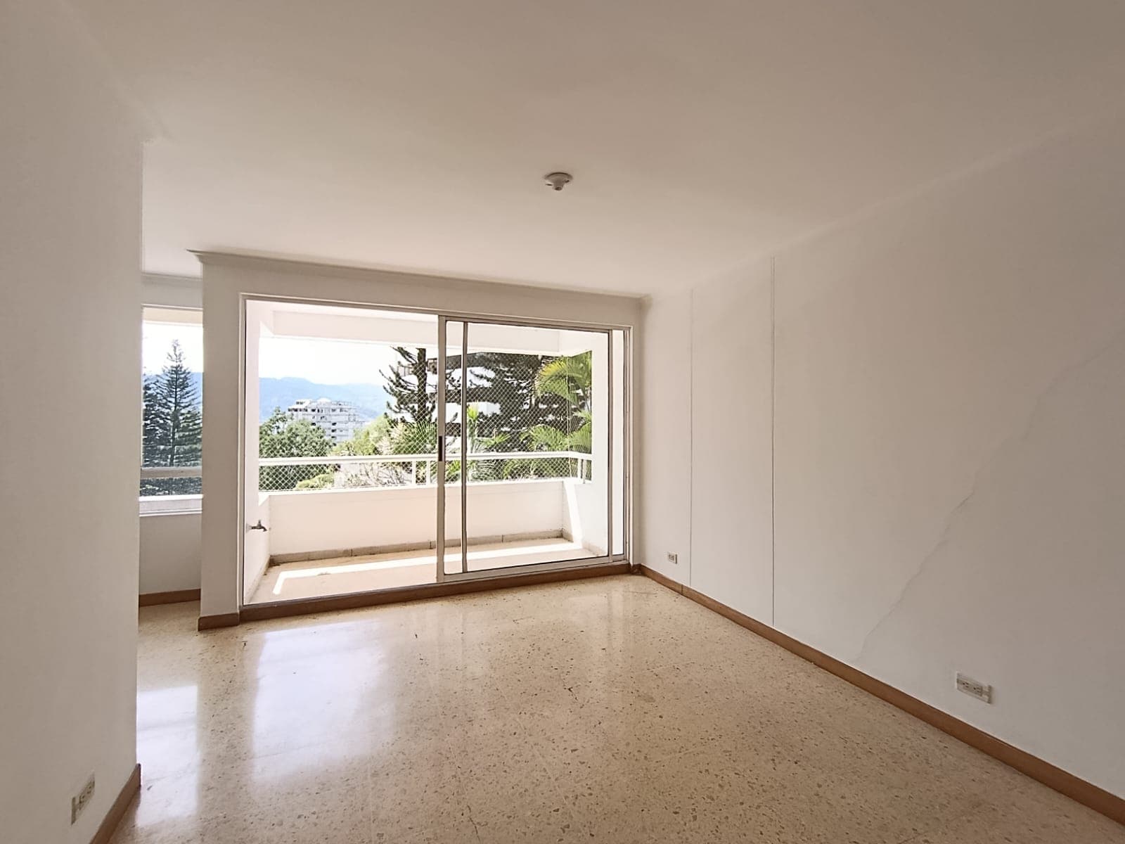 Apartamento en arriendo en San Lucas, El Poblado, Medellín — foto 2 de 14