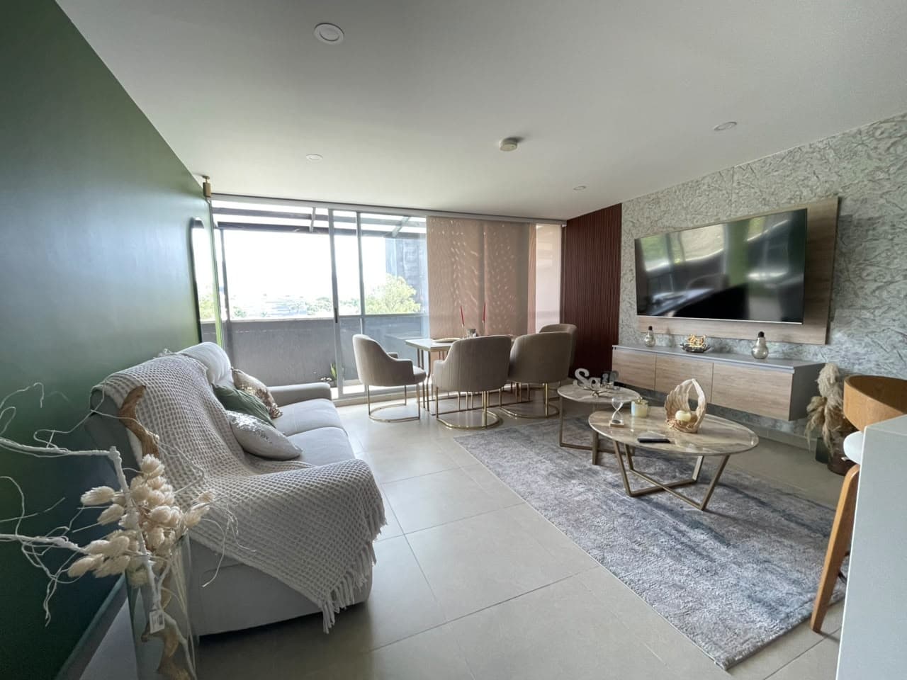 Apartamento en arriendo en Ciudad del Rio, El Poblado, Medellín — foto 1 de 17