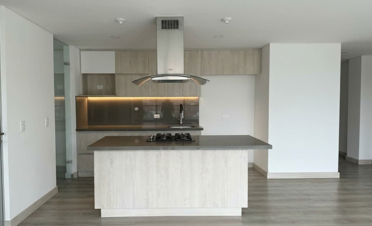 Apartamento en arriendo en Loma de las Brujas, Envigado — foto 1 de 11