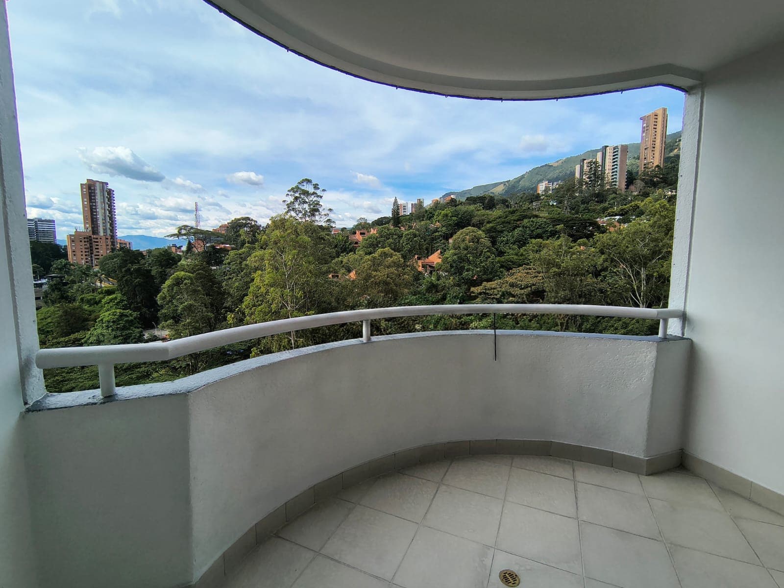 Apartamento en arriendo en San Lucas, El Poblado, Medellín — foto 4 de 15